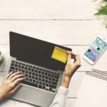 Digitalisierung | Teil 4 Laptop auf einem Tisch zur digitalen Dateneingabe.